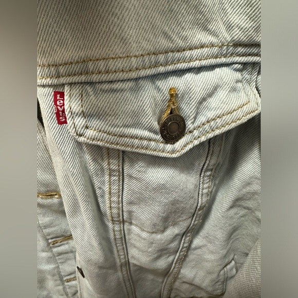Levi’s Jean Jacket - Picture 4 of 4